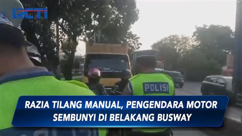 Razia Tilang Manual Pengendara Motor Sembunyi Di Belakang Busway YouTube