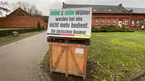 Prignitz Polizei ermittelt wegen Hetzplakaten gegen Grünen rbb24