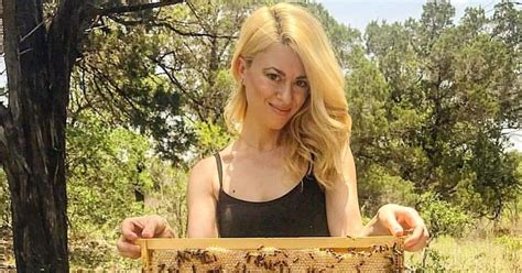 Who Is Erika Thompson The Beekeeper With The Viral Tiktok Videos