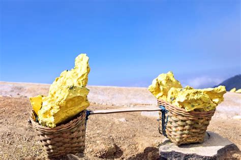 The Colors of Sulfur