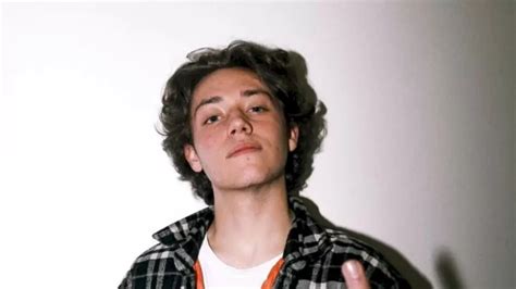 Ethan Cutkosky Biography All About The Shameless Star