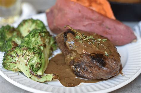 Skillet Bourbon Steak With Creamy Garlic Bourbon Pan Sauce Recipe Super Safeway