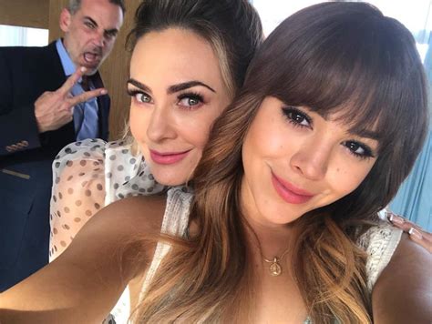 Aracely Arámbula posa en atrevido bikini transparente Fama