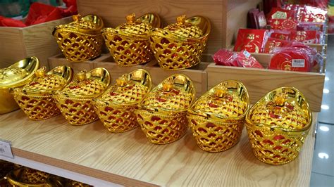 Here's where in S'pore to buy CNY decorations from S$0.50 so you can spruce up on a budget ...