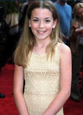 10 Hot Sexy Britt McKillip Bikini Pics