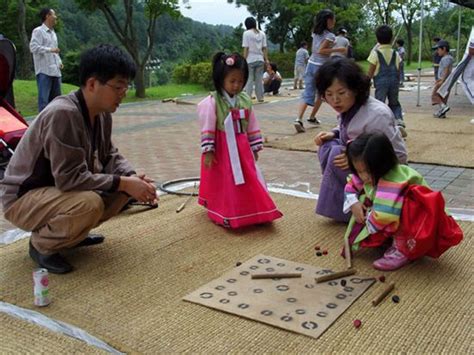 설날 세시풍속 알고보니 풍성한 우리네 놀이 많아 아시아경제