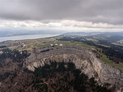 Cinq Lieux Incontournables Du Massif Du Jura