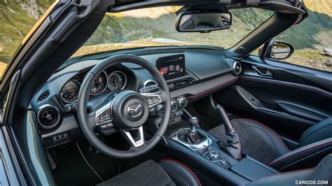 2019 Mazda MX-5 Roadster - Interior | Caricos