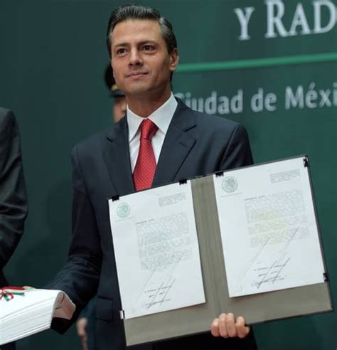 Peña Nieto Promulga La Ley Telecom Y Asegura No Habrá Bloqueos En