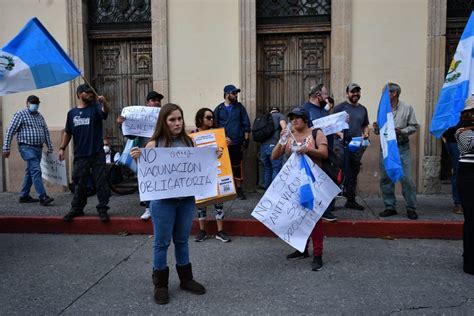 Distintos Grupos De Manifestantes Llegan Al Congreso Con Peticiones Al