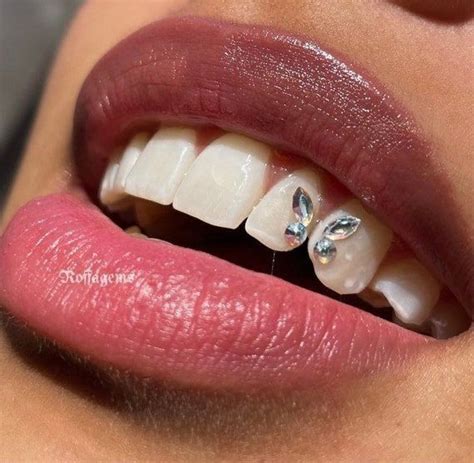 Pin by 𝓷𝓲𝓵𝓵𝔂 on Grillz Gem Diamond teeth Tooth gem Dental jewelry