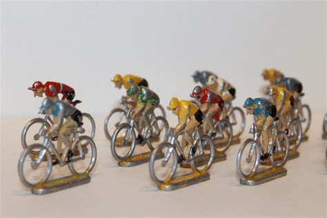 LOT DE 16 CYCLISTES TDF QUIRALU COFALU