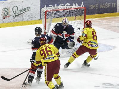 HK Dukla Trenčín HC Slovan Bratislava Online prenos z 34 kola Tipos