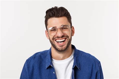 Retrato Del Joven Hombre Guapo Sonriente Feliz Aislado En Un Blanco