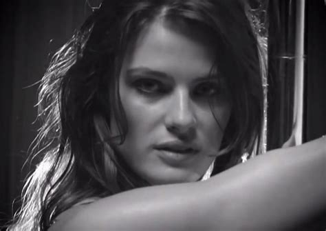 Em Vídeo Isabelli Fontana Sensualiza No Pole Dance Quem Quem News