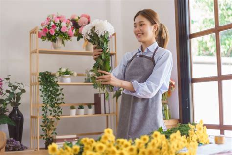 花屋で働くなら接客が重要！接客・仕事のコツをご紹介 胡蝶蘭・スタンド花のプレミアガーデン