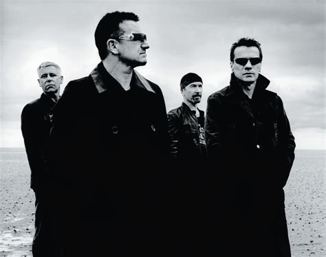 "I WIll Follow" - U2 (iNNOCENCE + eXPERIENCE Live in Paris 2015 ...