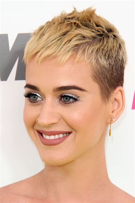 Katy Perry Straight Honey Blonde Pixie Cut Hairstyle Artofit