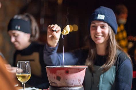 Raquette Au Clair De Lune Et Fondue En Refuge Tremblant Espaces