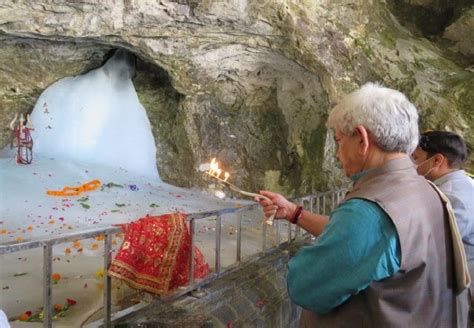 Jammu And Kashmir Lg Manoj Sinha Offers Prayers At Amarnath Cave Shrine