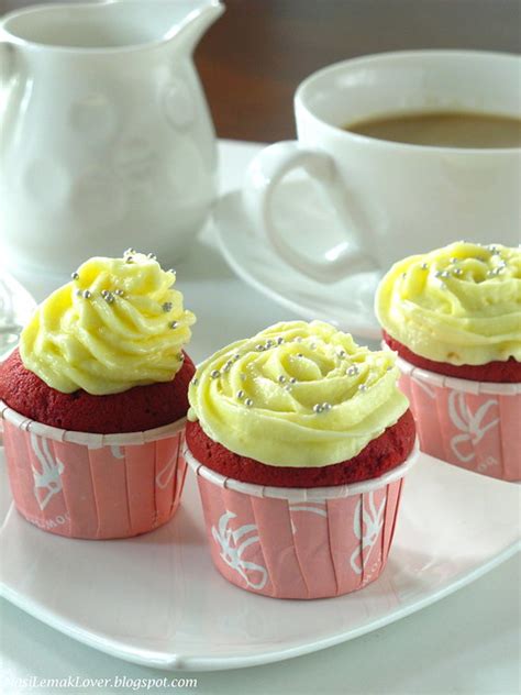 Nasi Lemak Lover Red Velvet Cupcakes With Cream Cheese Frosting