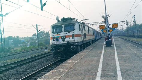 WAP 7 LHB Vs WAP 4 ICF Highspeed Ballia Express Skipping Platform YouTube