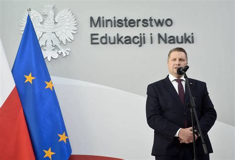 Przemysław Czarnek oskarża UE o brak solidarności Szef MEiN dla