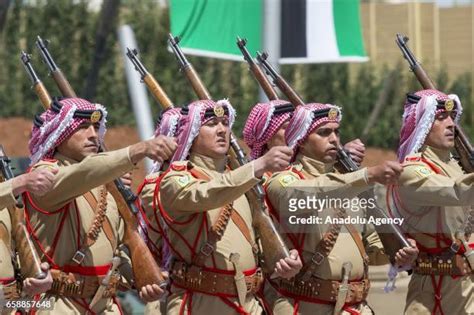 Saudi Arabia Soldiers Photos and Premium High Res Pictures - Getty Images