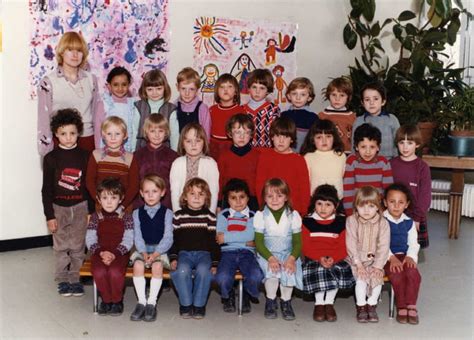 Photo De Classe Moyens Grands De 1982 ECOLE MATERNELLE SUZANNE LACORS