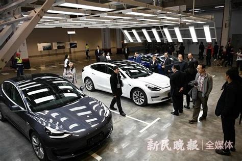 马斯克在model 3交付现场跳舞庆祝 粉丝超给面儿热情欢呼马斯model 社会资讯 川北在线