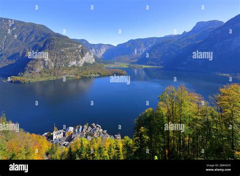 View Of Lake Hallstatt With Hallstatt In Autumn Salzkammergut Austria