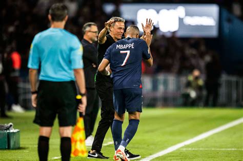 PSG Luis Enrique pique Kylian Mbappé malgré son triplé à Reims Foot