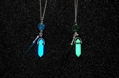 New Star Wars Glow In The Dark Kyber Crystal Necklace Available Now The Force Awakens Toys