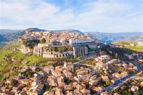 10 Fairy-Tale Villages in Calabria - History and Myth Rub Shoulders in ...