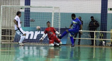 S O Jos E Taubat Goleiam Fora De Casa No Futsal Jogando Juntos