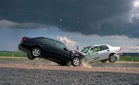 Image - Head-on-car-crash-two-vehicles-collide.jpg - Superpower Wiki