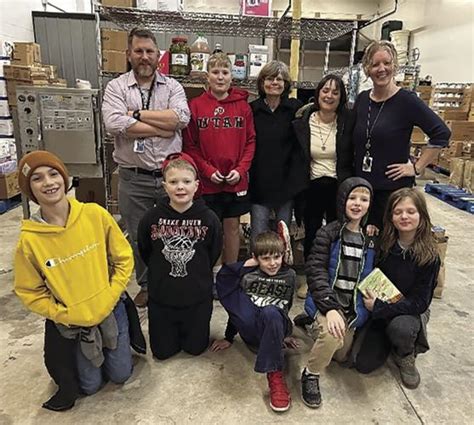 Jt School District 171 Food Pantry Shares The Spirit Of The Holidays