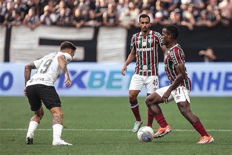 Fluminense De Diniz Tem Falso Dom Nio E Atropelado Pelo Corinthians