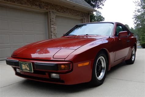 1983 Porsche 944 Red