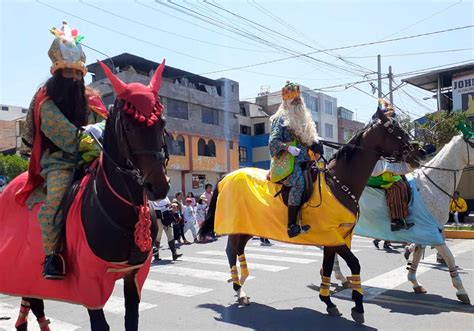 Tradicional Bajada De Reyes Organizada Por Polic A Recorri Calles