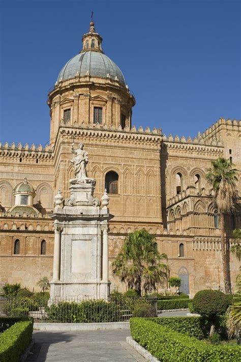 La Catedral En Palermo En Sicilia Foto De Archivo Imagen De Italia