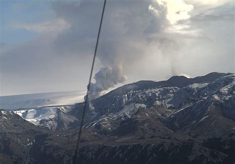 geogtastic!: Another Iceland volcano webcam...