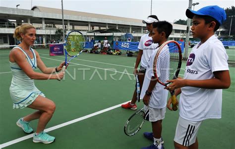 PELATIHAN TENIS ATLET MUDA ANTARA Foto