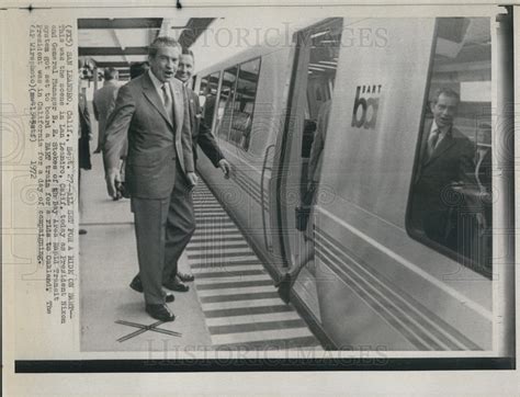 1972 Press Photo President Nixon And Bb Stokes Manager Of Bay Area Trans