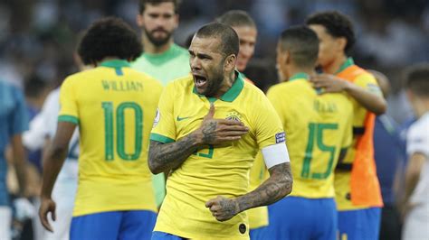 Il Calciatore Brasiliano Dani Alves Sar Processato Per Stupro