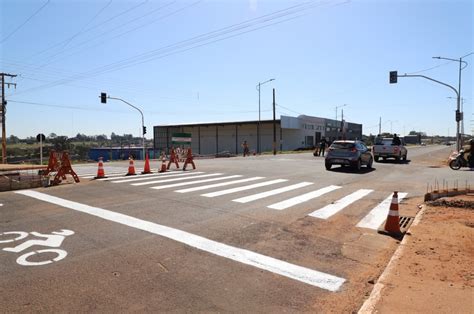 Nova Andradina Semusp Instala Sem Foro No Cruzamento Da Avenida