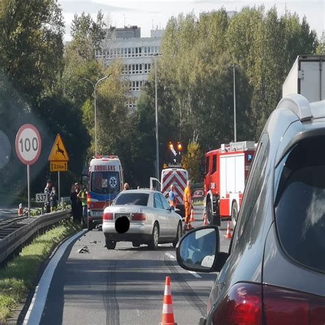 Śmiertelny wypadek w Katowicach Samochód uderzył w wiadukt Katowice24