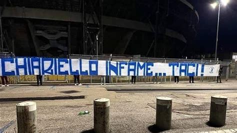 Striscione Ultras All Esterno Del Maradona Contro Il Giornalista