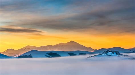 デスクトップ壁紙 日光 木 風景 山々 日没 イタリア 丘 自然 反射 空 雪 冬 雲 家 日の出 村