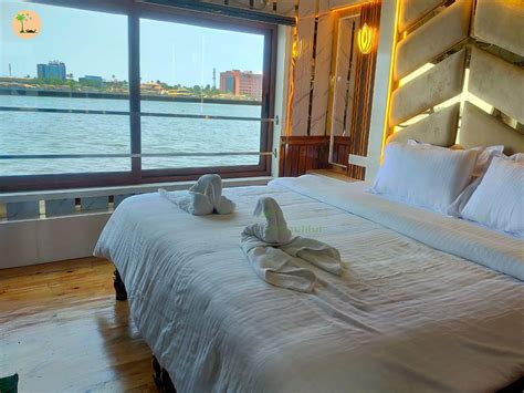 One Bedroom Premium Houseboat With Upper Deck Hbcode Kma Beautiful